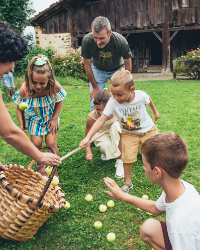 APPLE JUICE WORKSHOP IN A FARM CELLAR