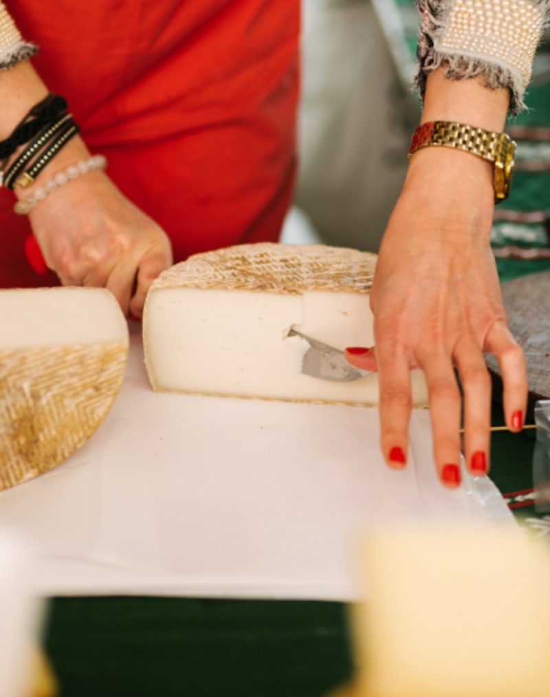 MERCADO DE PRODUCTORES Y BODEGA DE SIDRA MERCADO DE PRODUCTORES Y BODEGA DE SIDRA