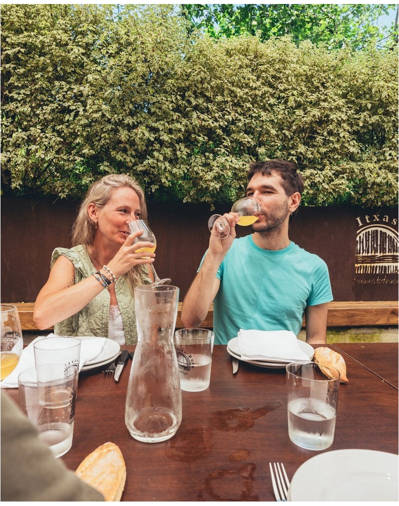 ATELIER DE JUS DE POMME DANS UNE FERME À CIDRE