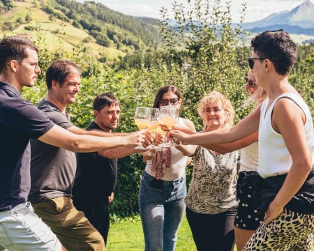 VISITE ET DÉJEUNER DANS LA CIDRERIE OIHARTE