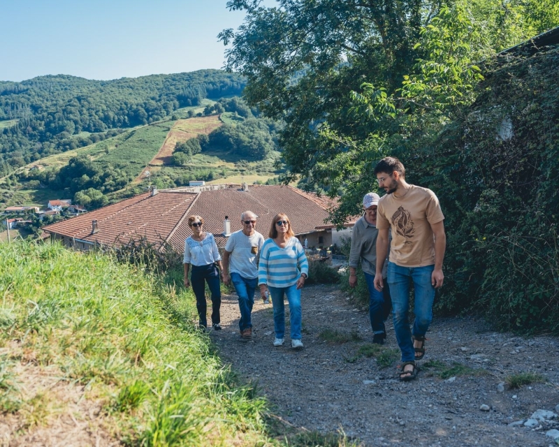 BEEKEEPING, FARMER’S MARKET AND CIDER CELLAR